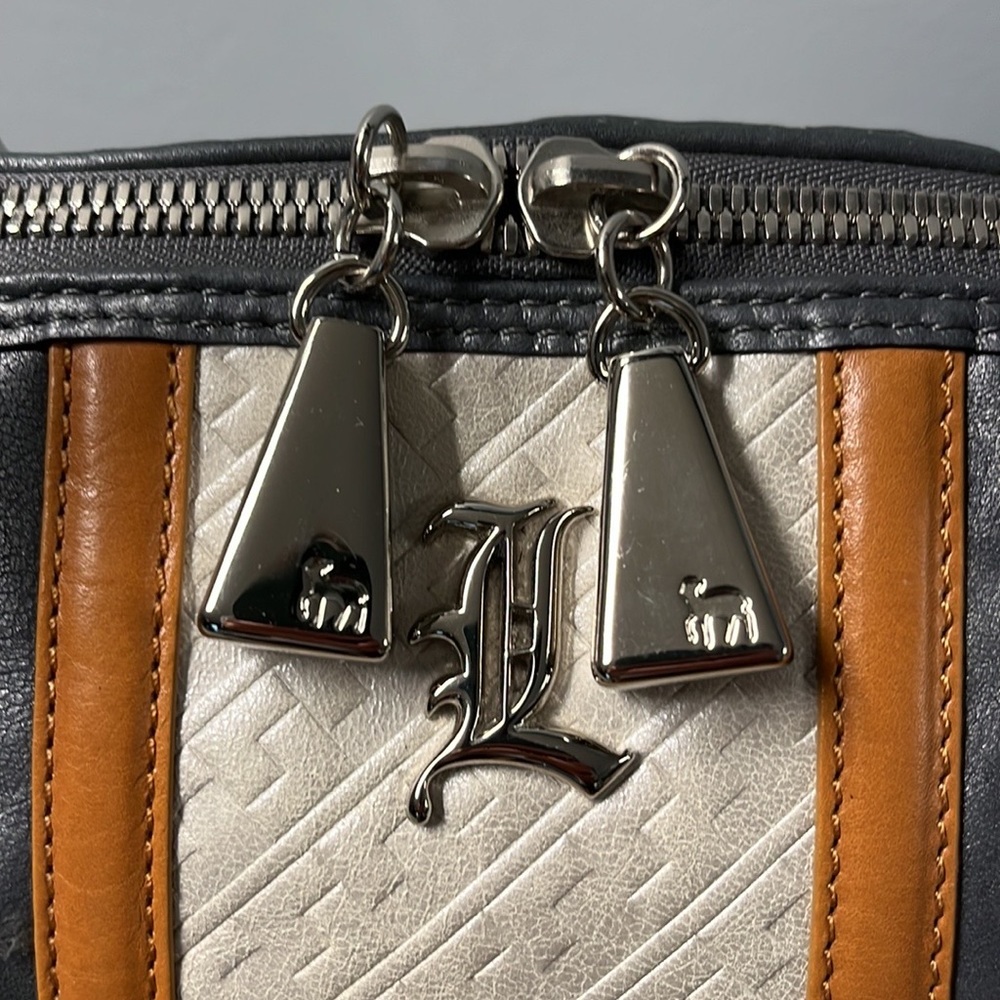 L.A.M.B. Aviano satchel, frosted silver leather, like new condition - Picture 3 of 13